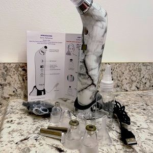 Michael Todd: Sonic Refresher™
3-IN-1 MICRODERMABRASION SYSTEM